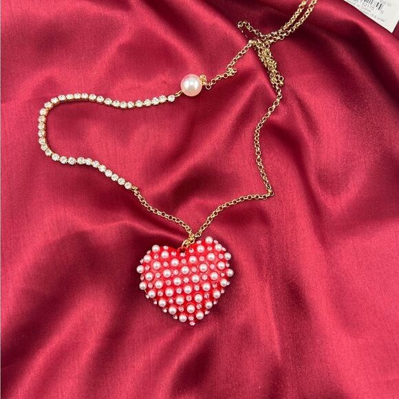 Jewelry - Betsey Johnson Elegant Gold Heart Necklace with Pearls